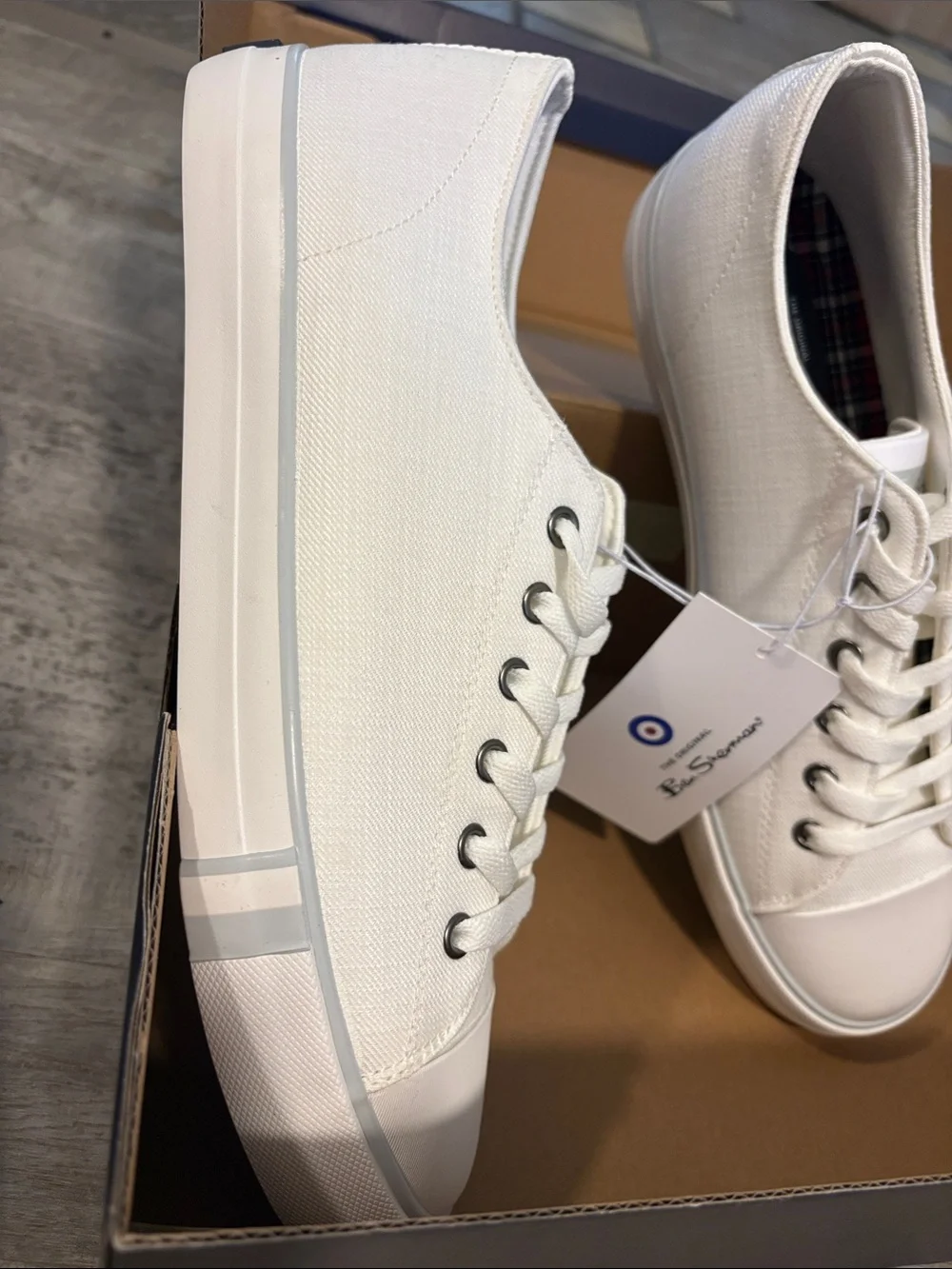 Ben Sherman Men's White Canvas Low-Top Sneakers new